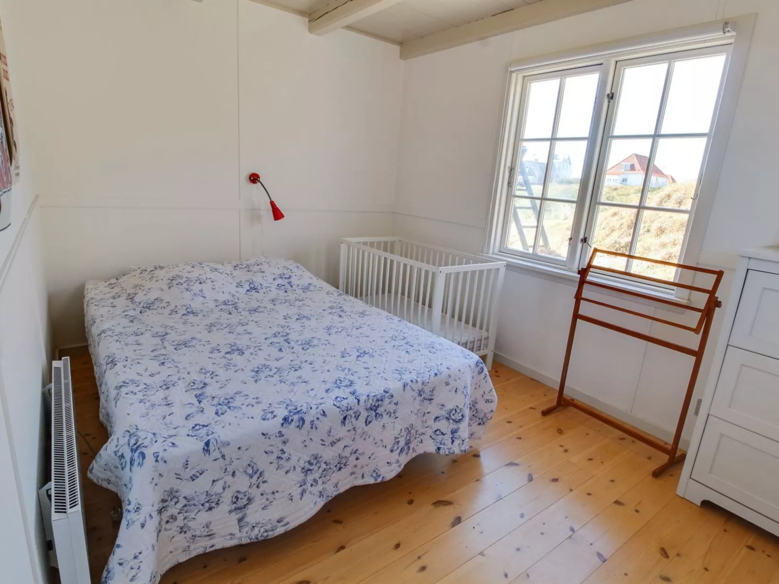 "Jamie" - 200m from the sea-Drinnen