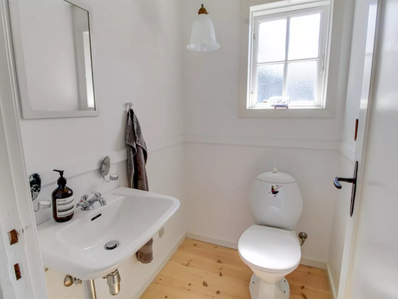 "Jamie" - 200m from the sea-Drinnen