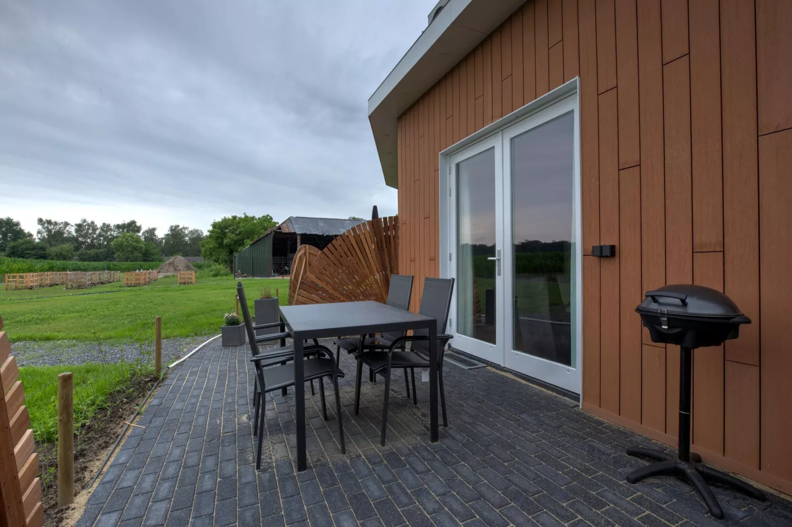 NR 5-Terrace balcony