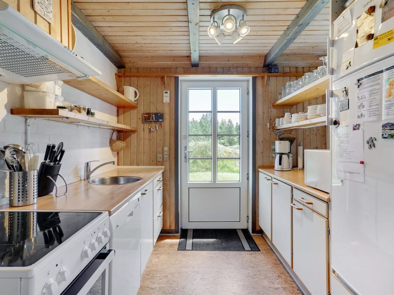 "Hakun" - 4km from the sea-Inside