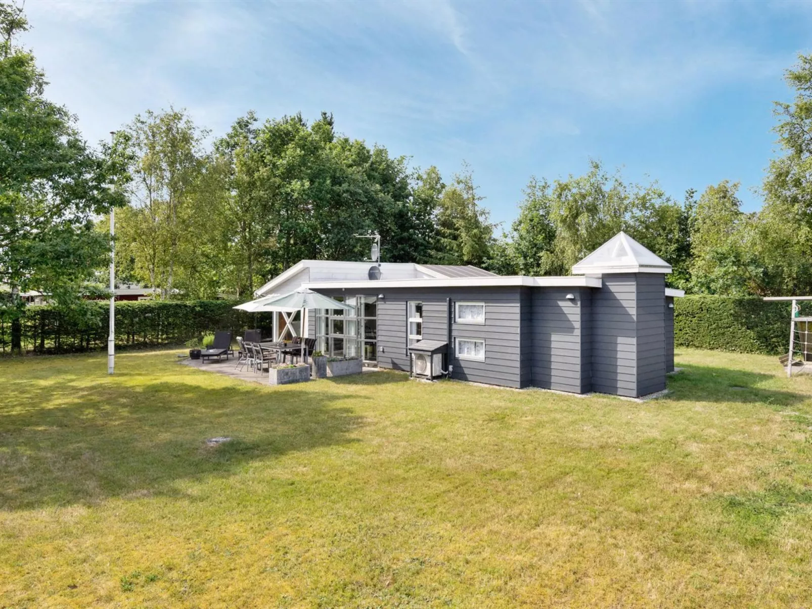 "Guthrik" - 900m from the sea