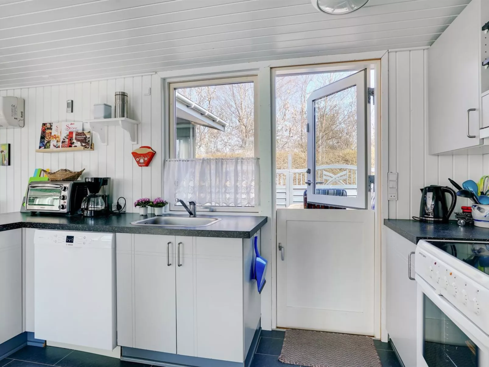 "Guthrik" - 900m from the sea-Inside