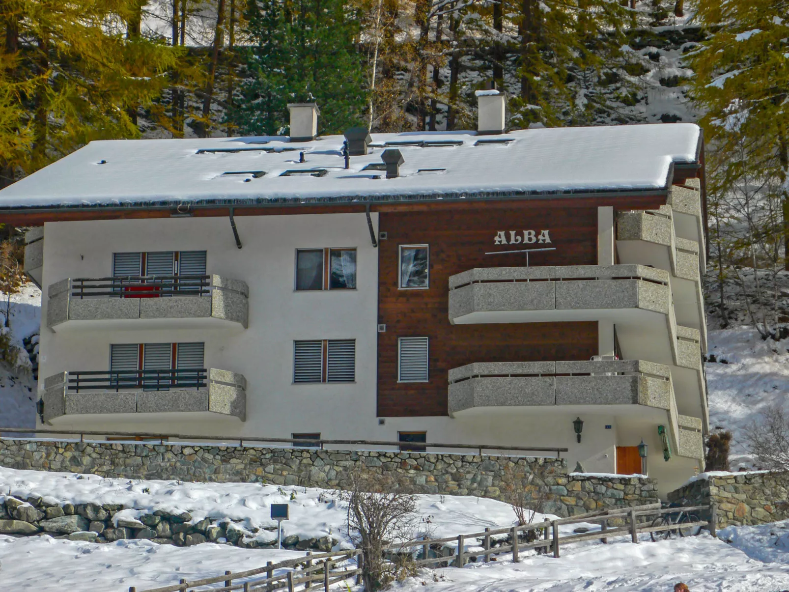 Alba-Outside