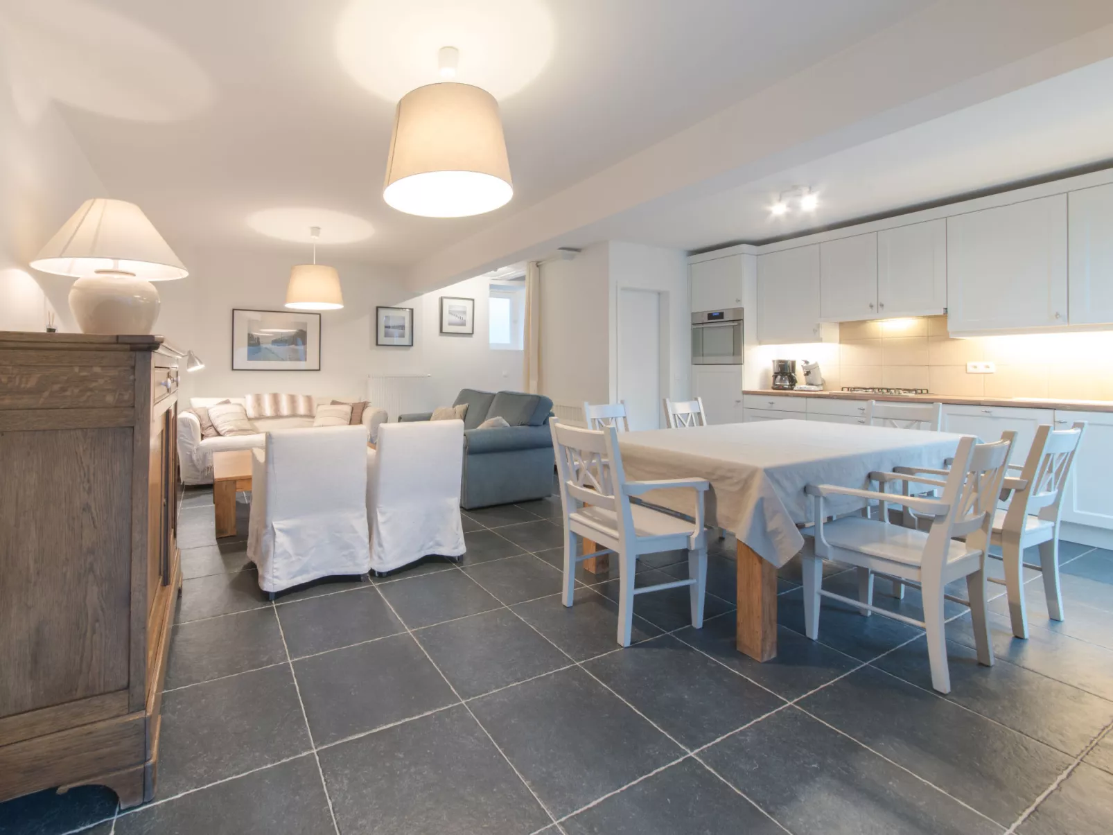 Ons Nest with parking-Inside
