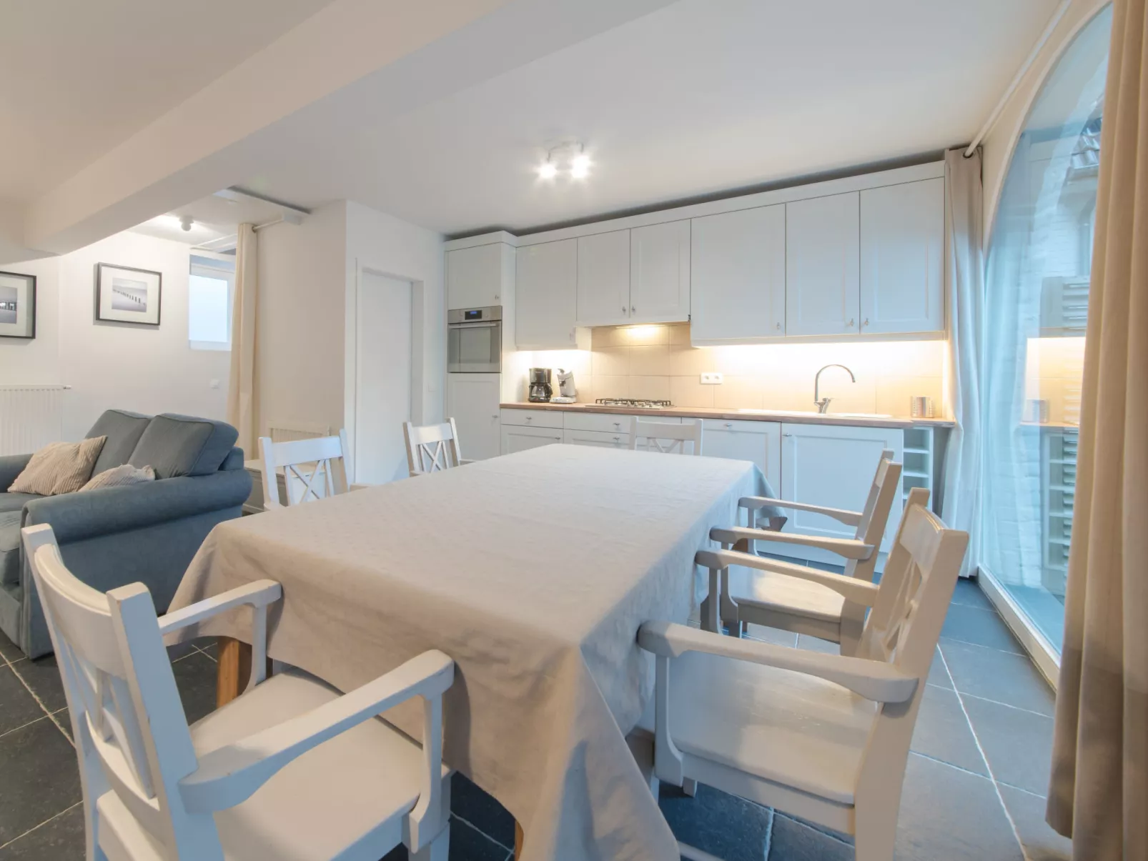 Ons Nest with parking-Inside