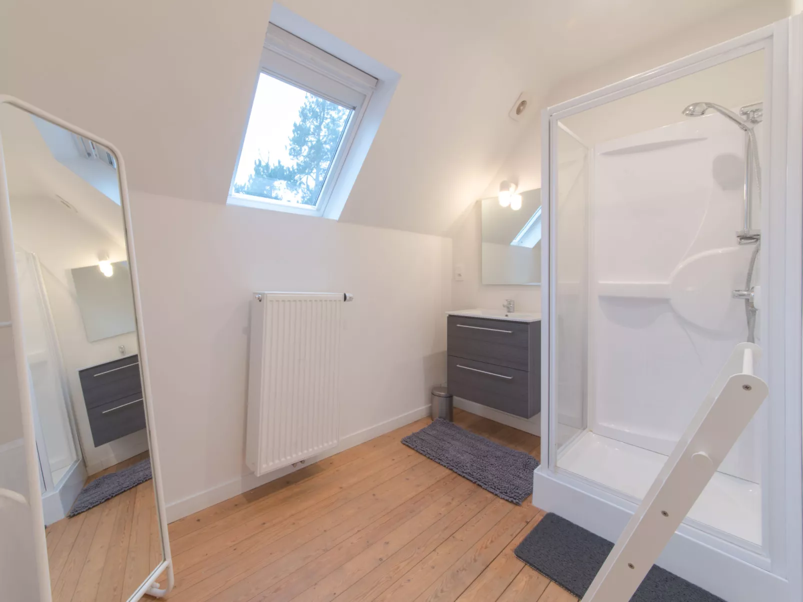 Ons Nest with parking-Inside