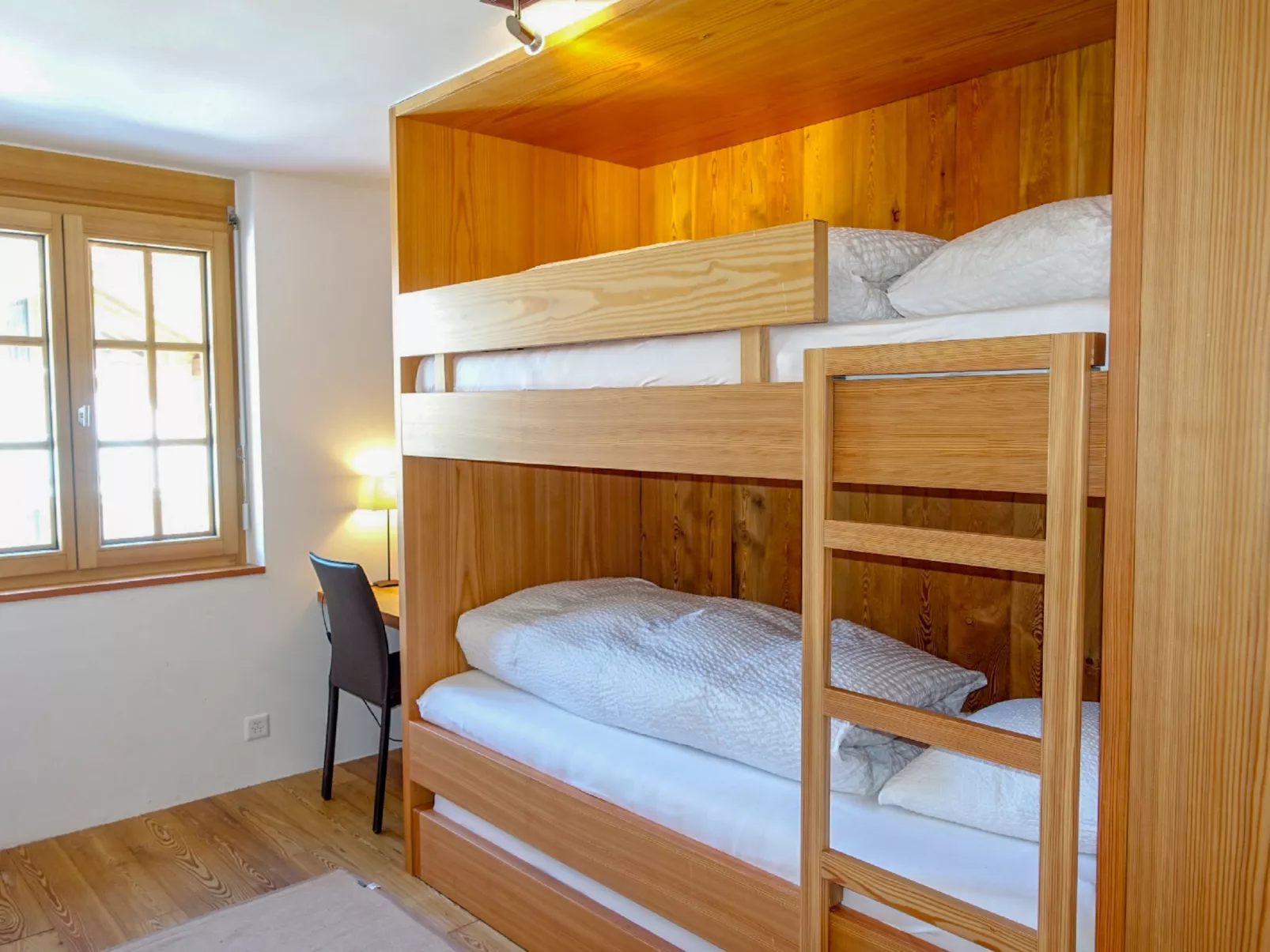 Bergere-Inside