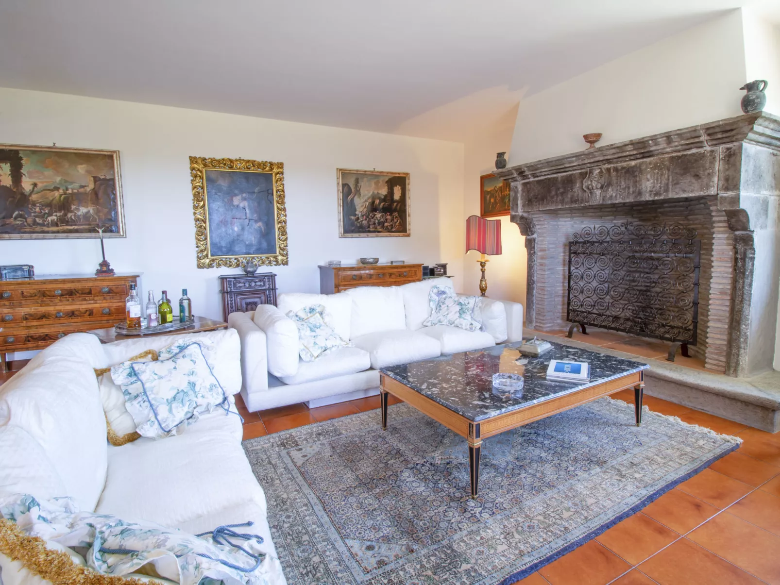 Villa Carolina-Dedans