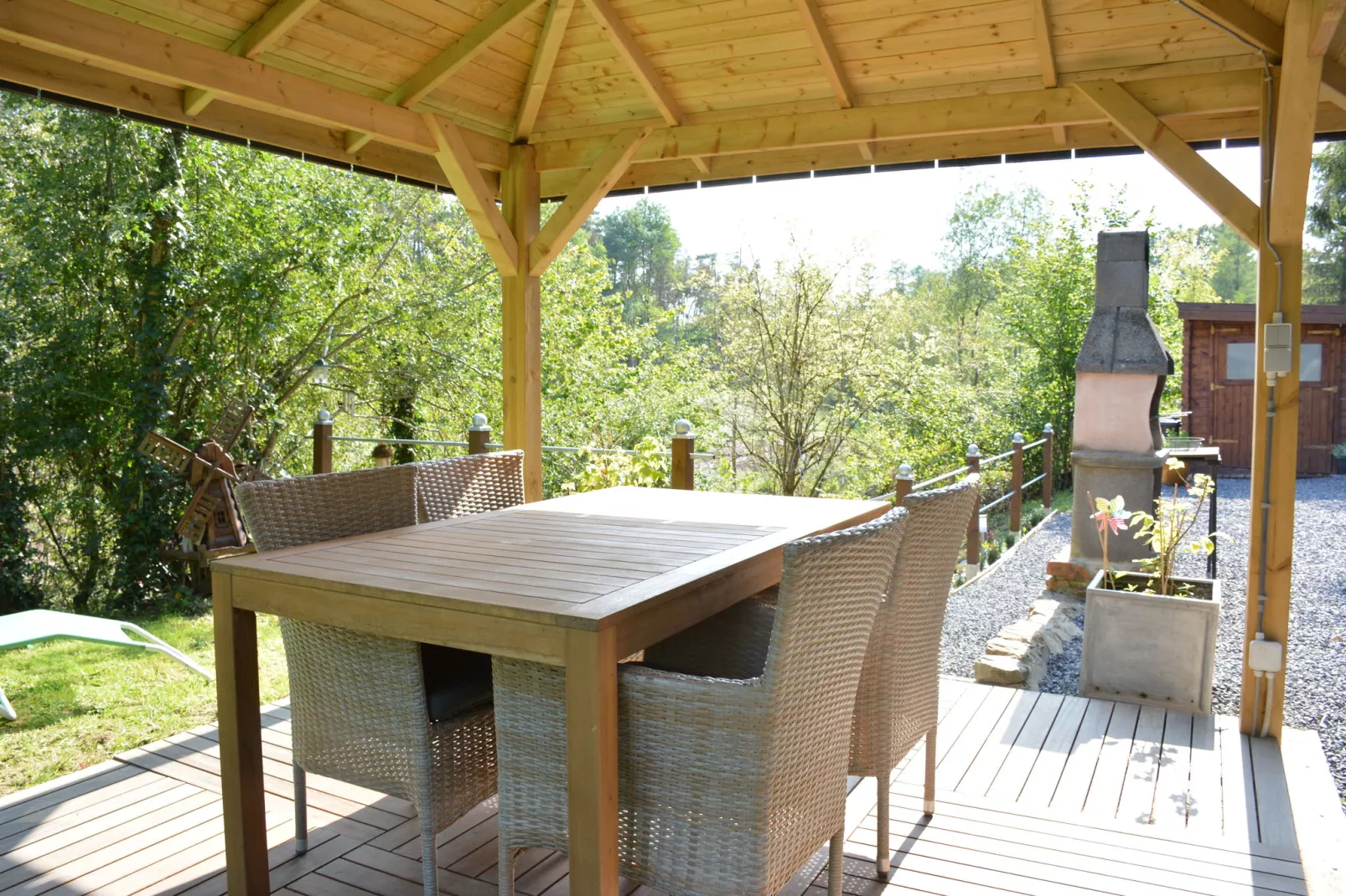 Mise Au Vert-Terrace balcony