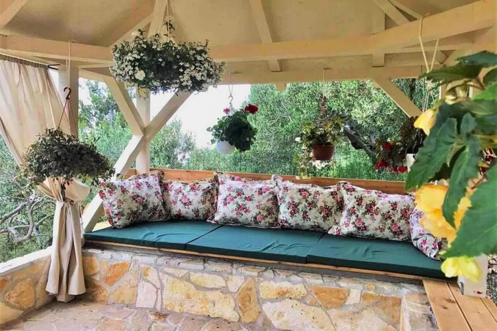 Villa Amare Makarska - E6 circa 150 qm für max 6 Pers-Gardens summer