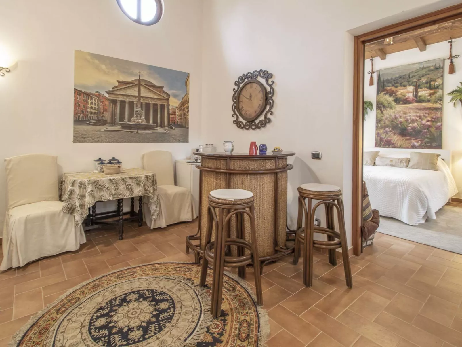 Olive Grove Sabina-Inside