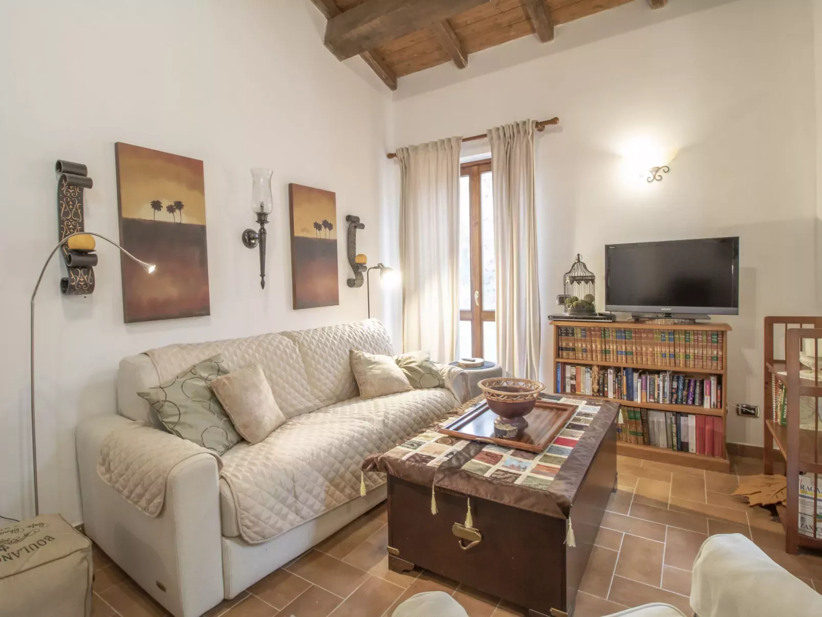 Olive Grove Sabina-Inside