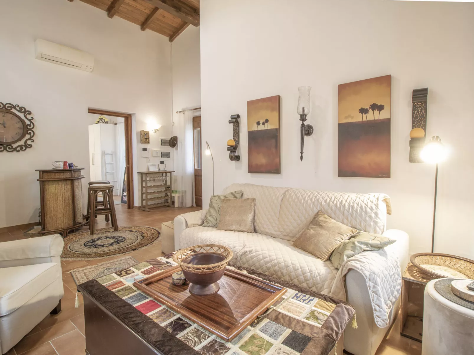 Olive Grove Sabina-Inside