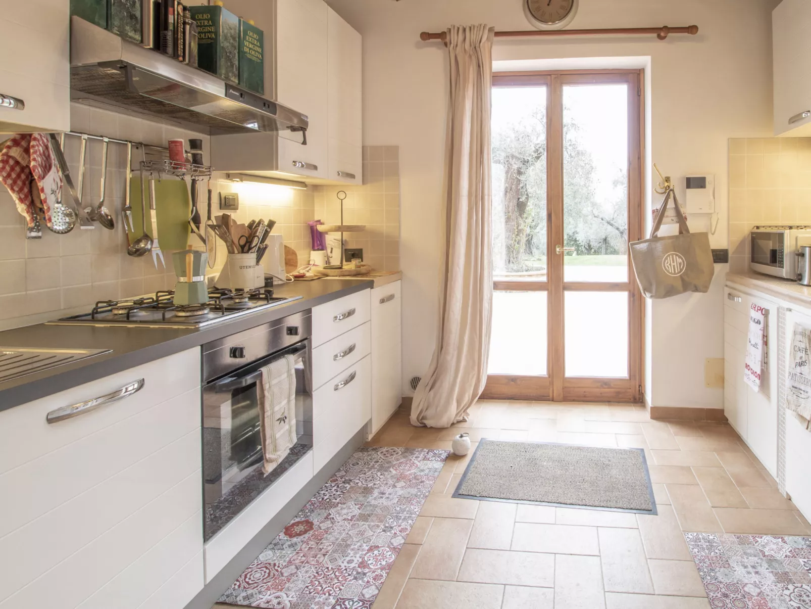 Olive Grove Sabina-Inside