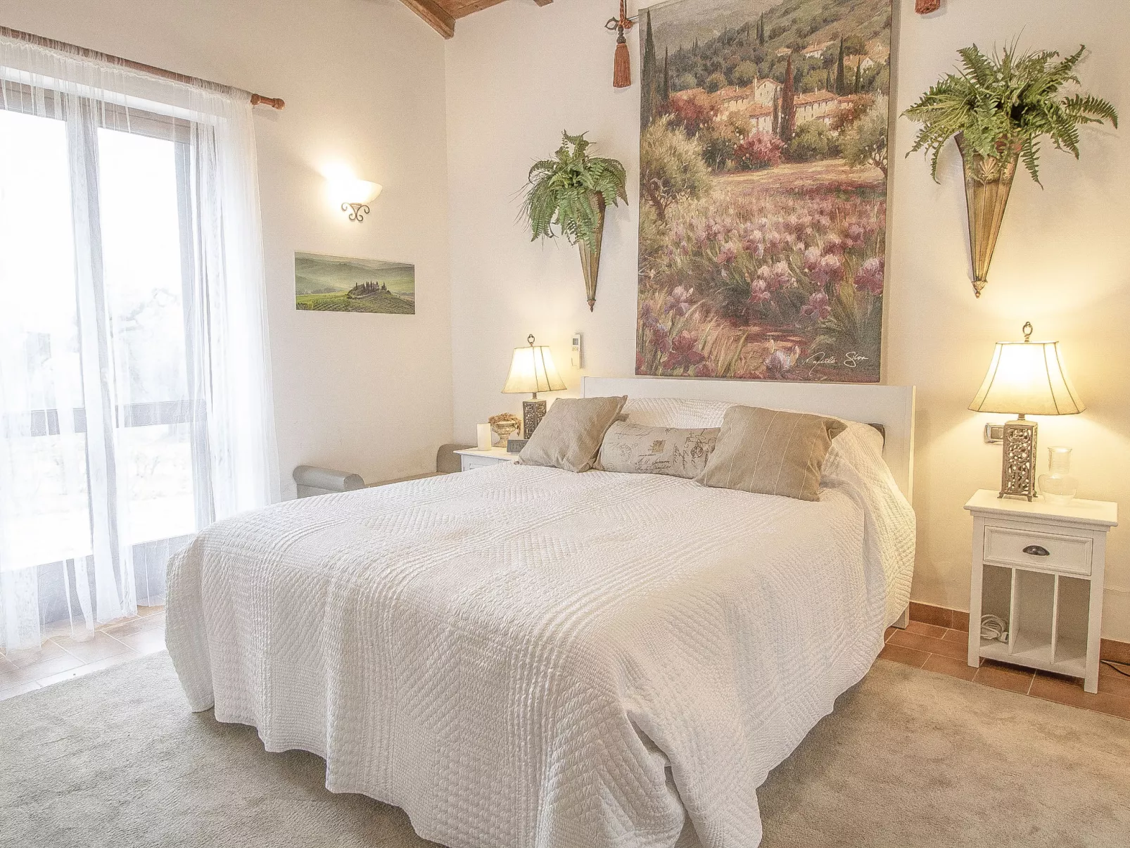 Olive Grove Sabina-Inside