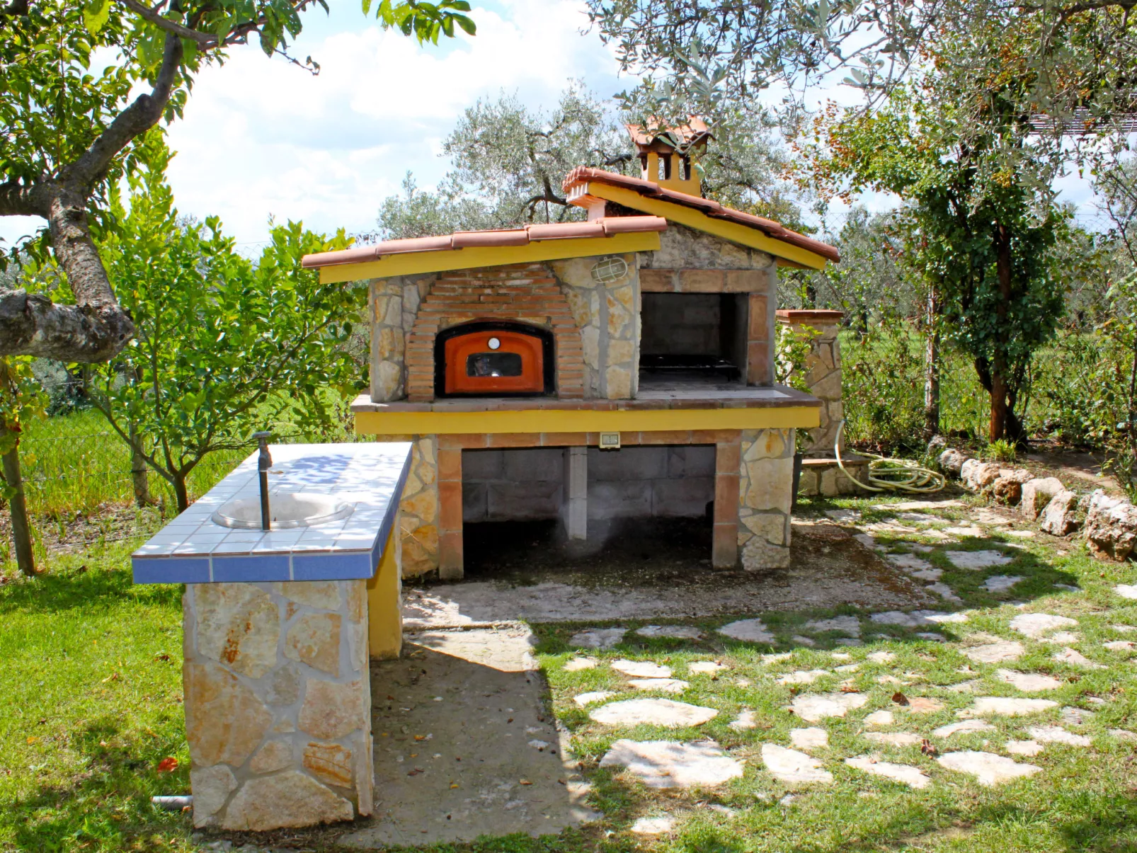 Olive Grove Sabina-Outside