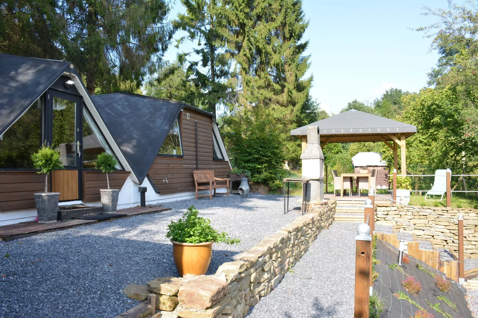 Mise Au Vert-Exterior summer