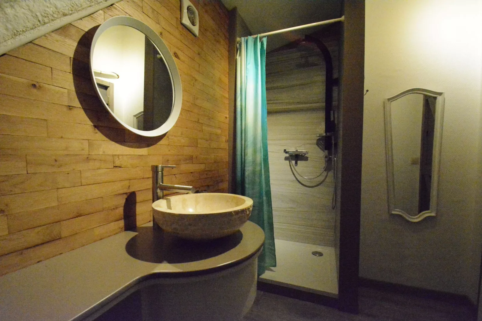 Mise Au Vert-Bathroom