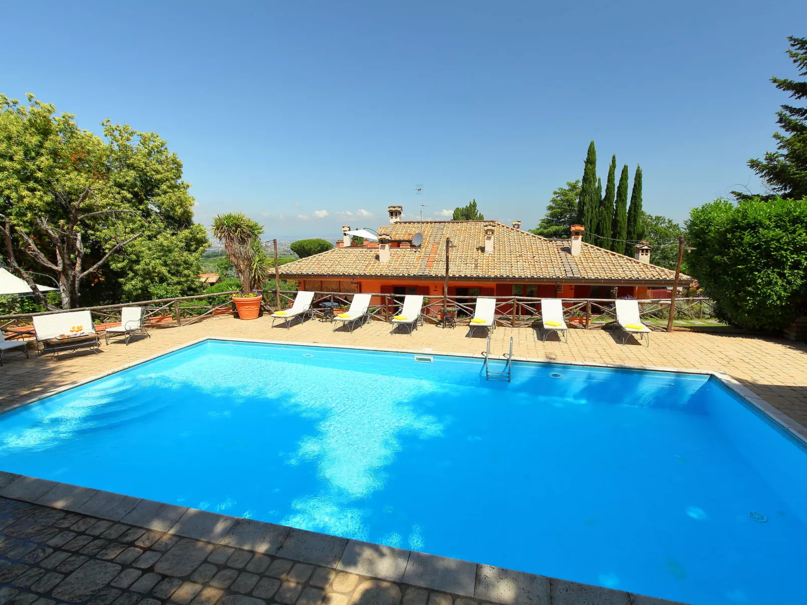 Villa Mina-Outside