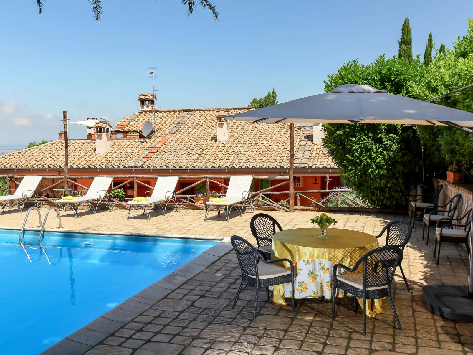 Villa Mina-Outside