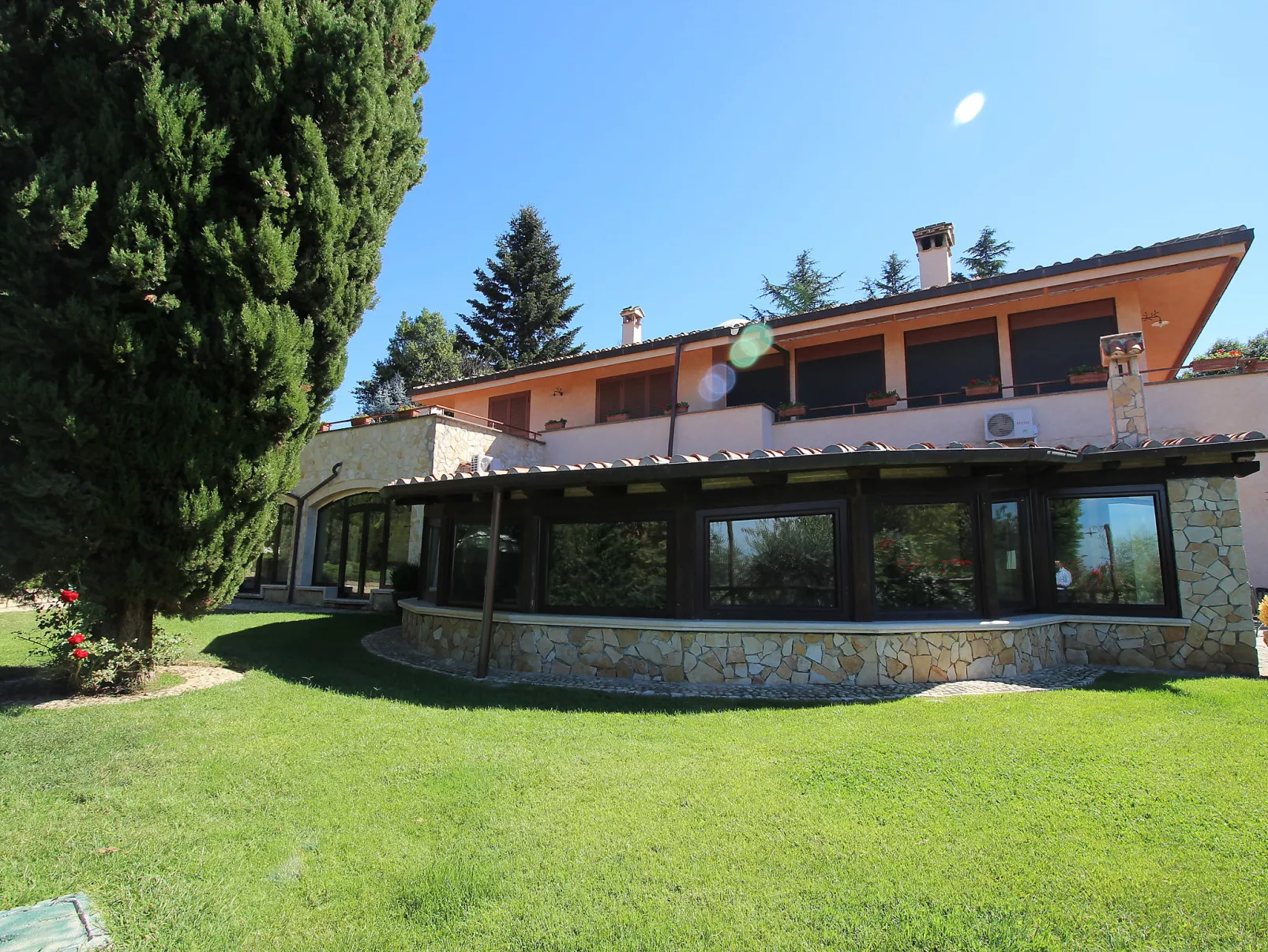 Villa Mina-Outside