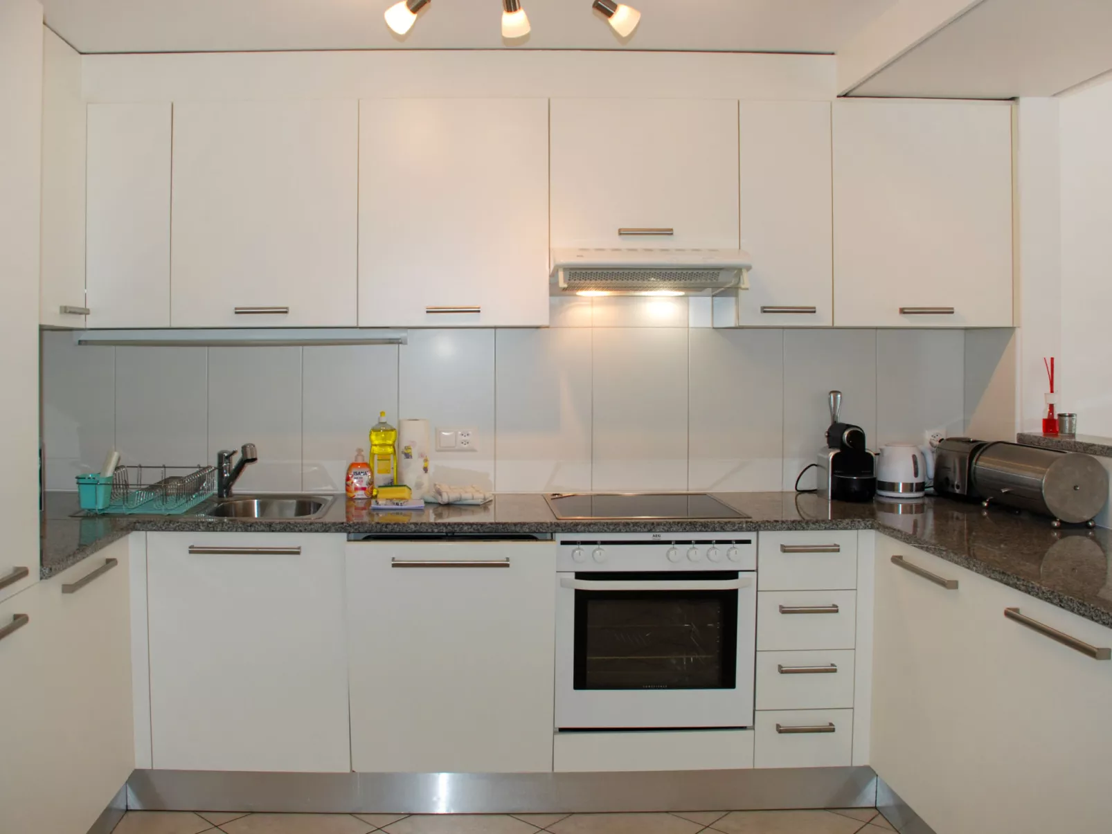 Top Lakeview-Inside