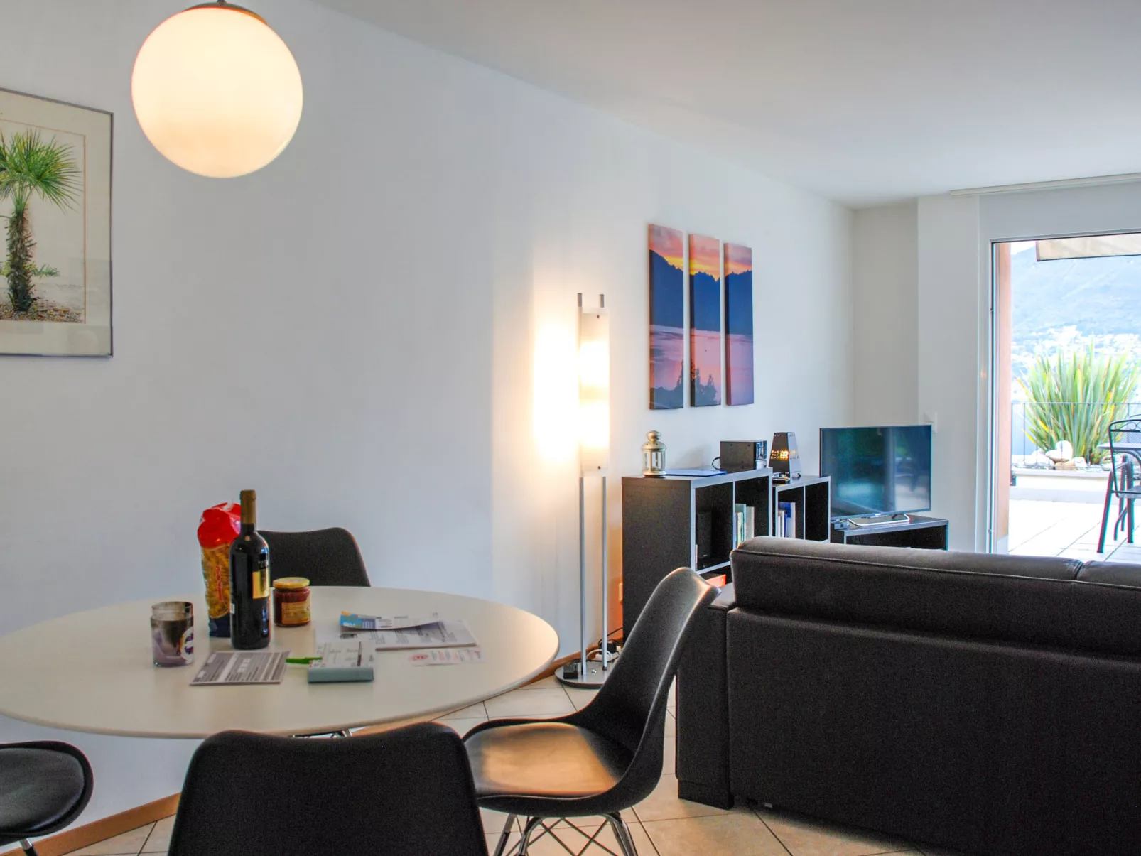 Top Lakeview-Inside