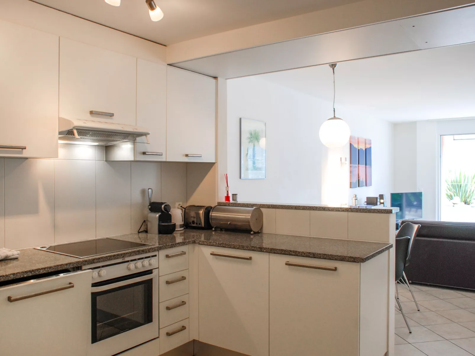Top Lakeview-Inside