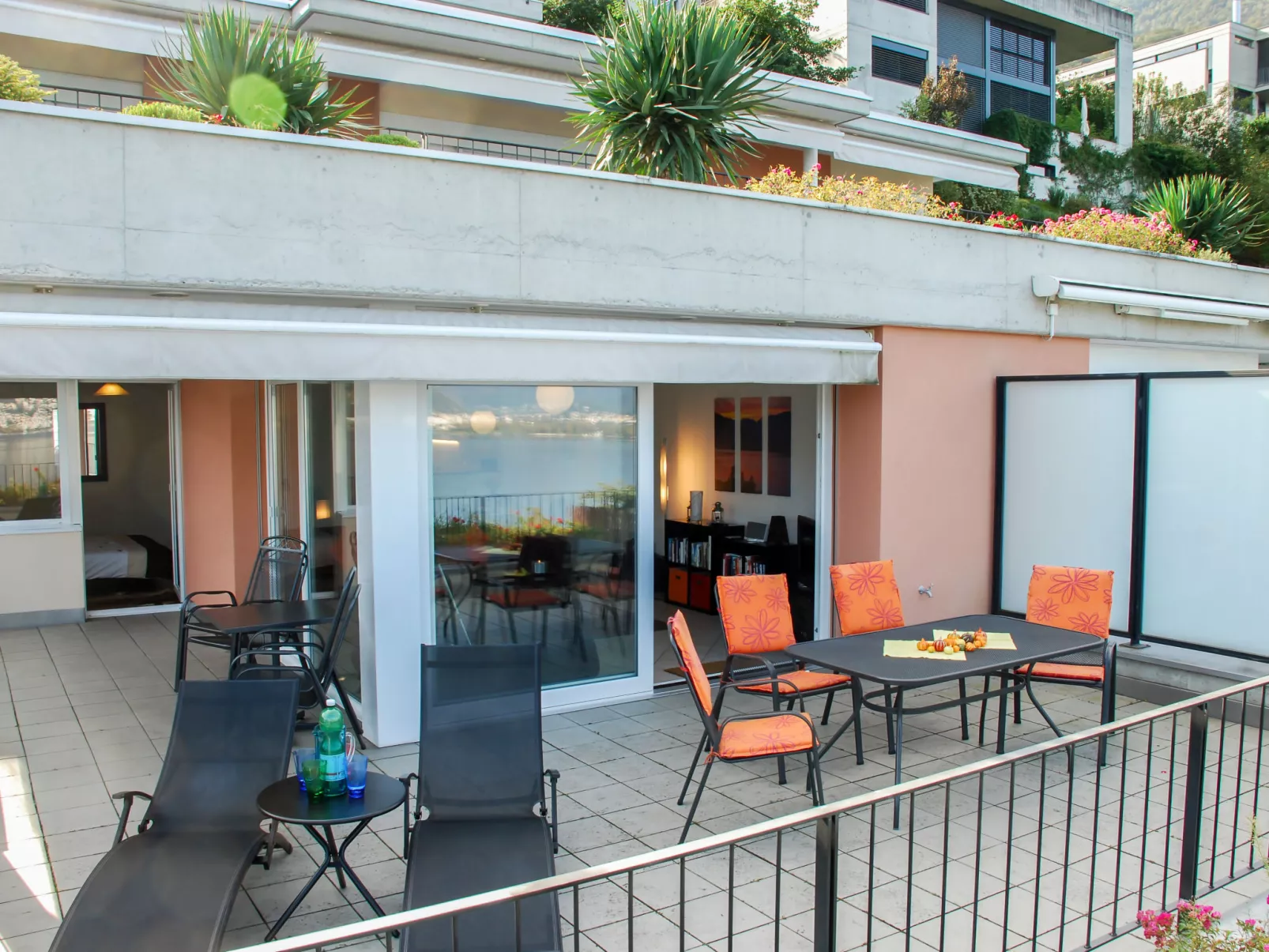 Top Lakeview-Outside