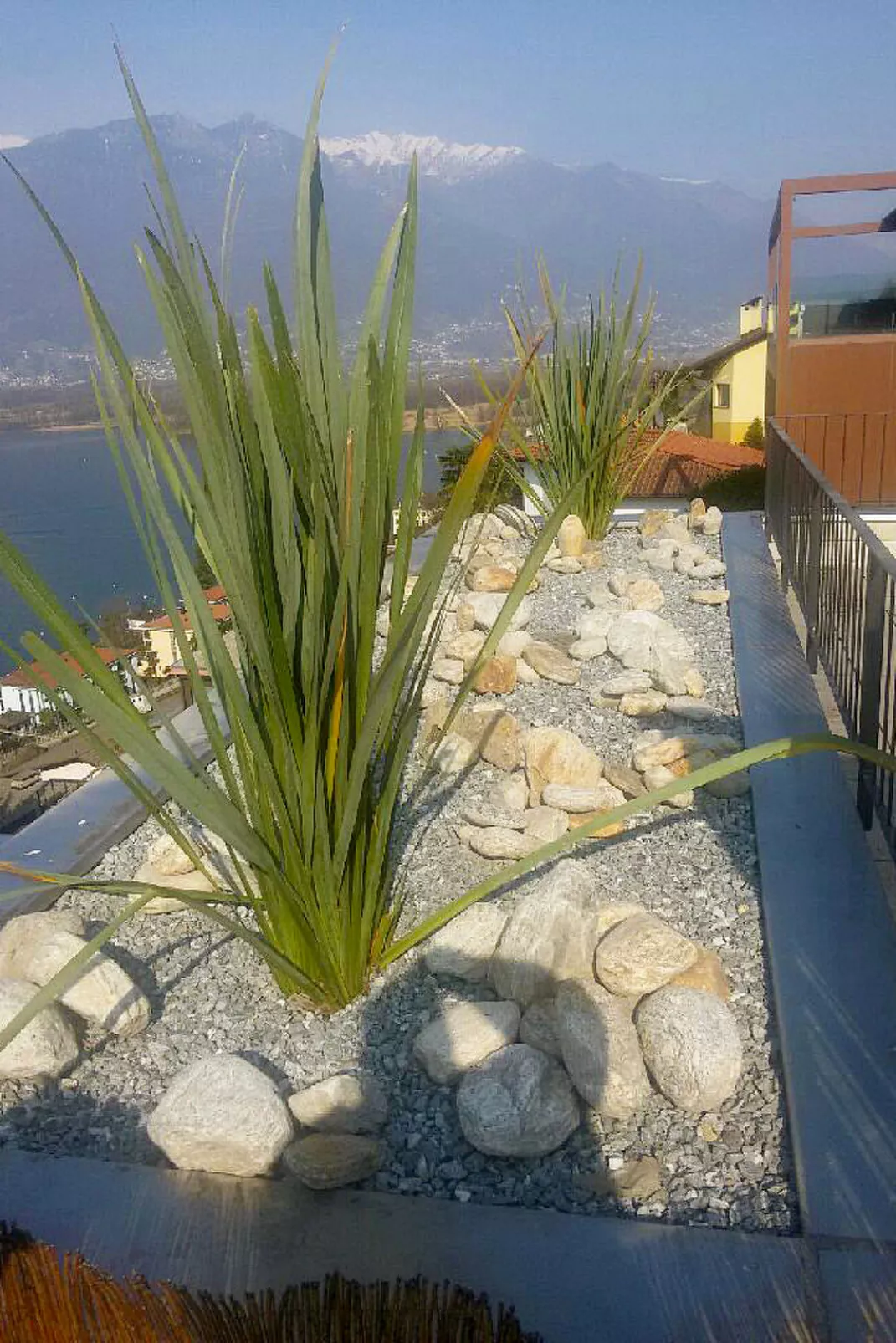Top Lakeview-Outside