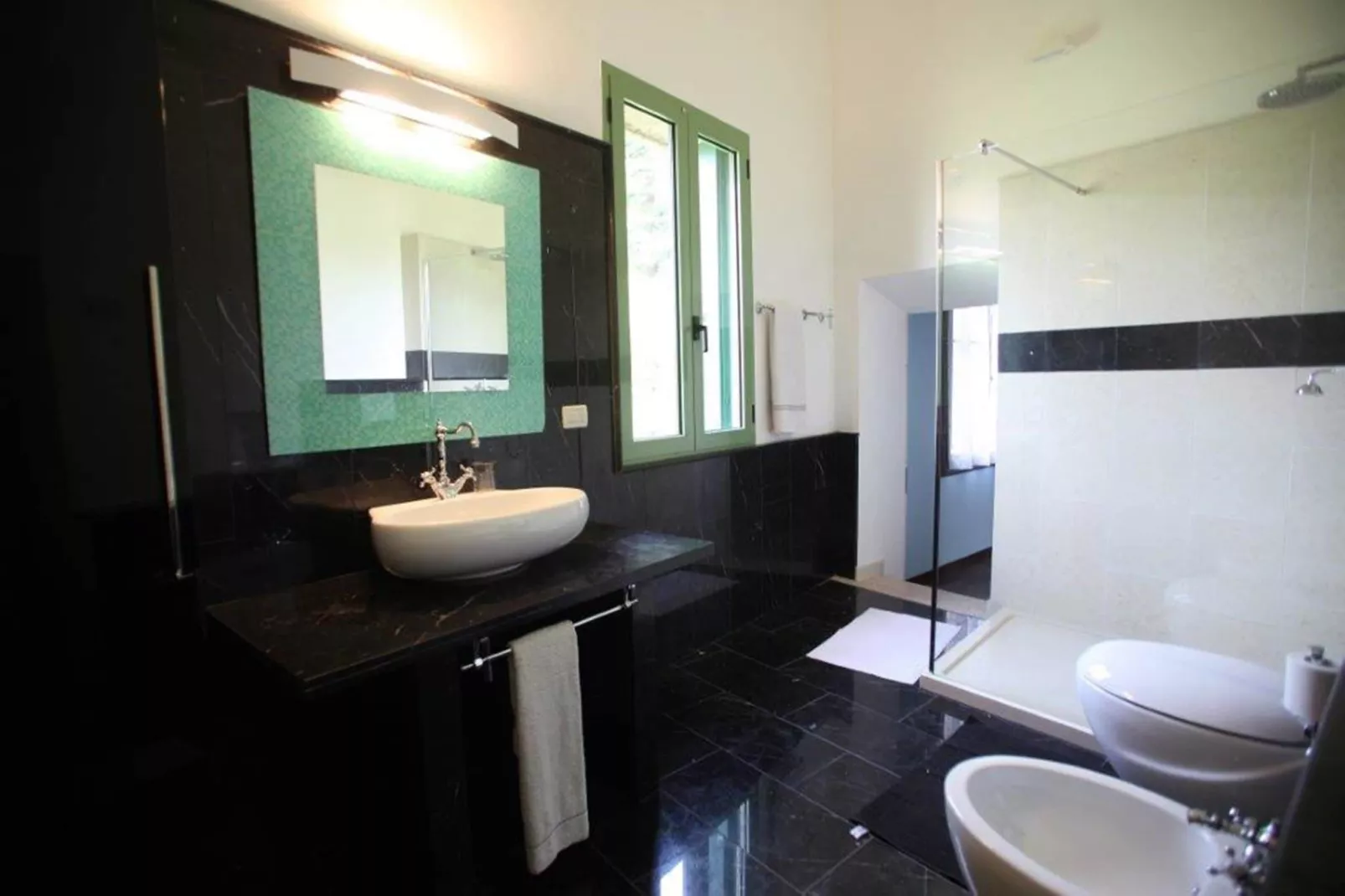 Villa Fiorita Tre-Bathroom