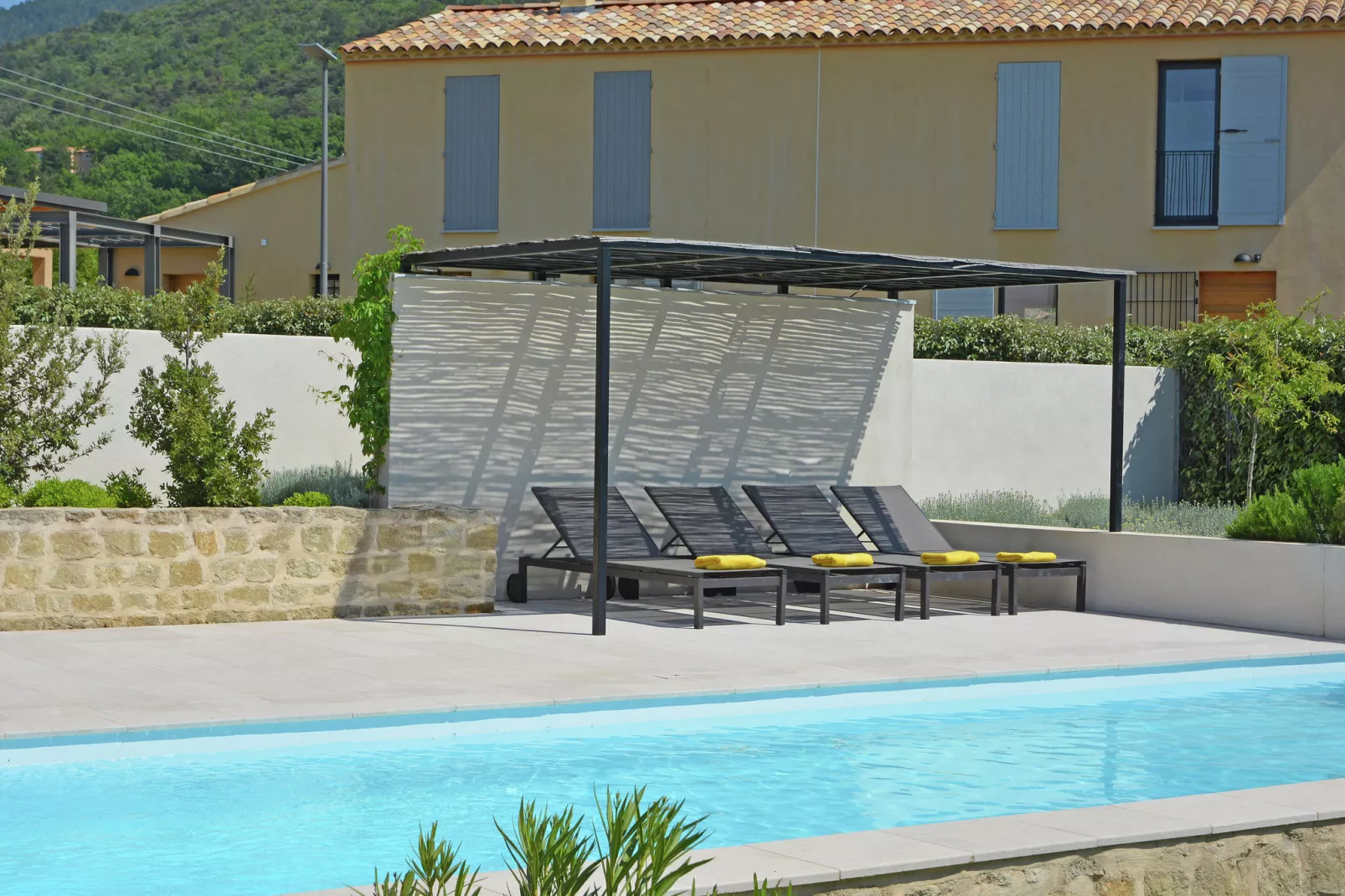 Les Collines-Pool