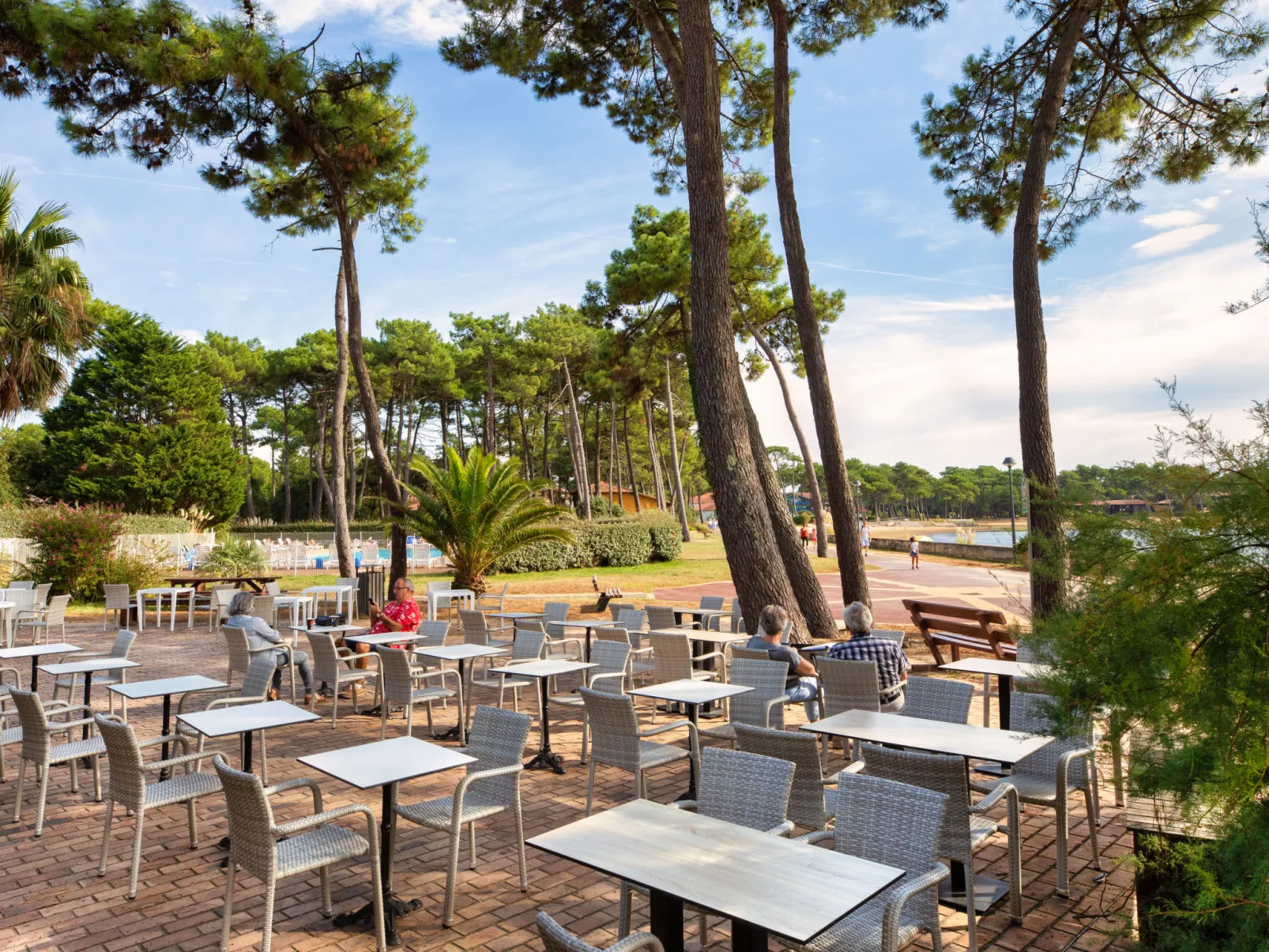Sowell Family Pignada Plage-Inside
