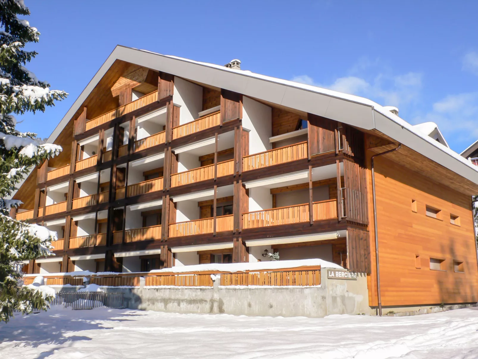 La Bercière 7-Outside