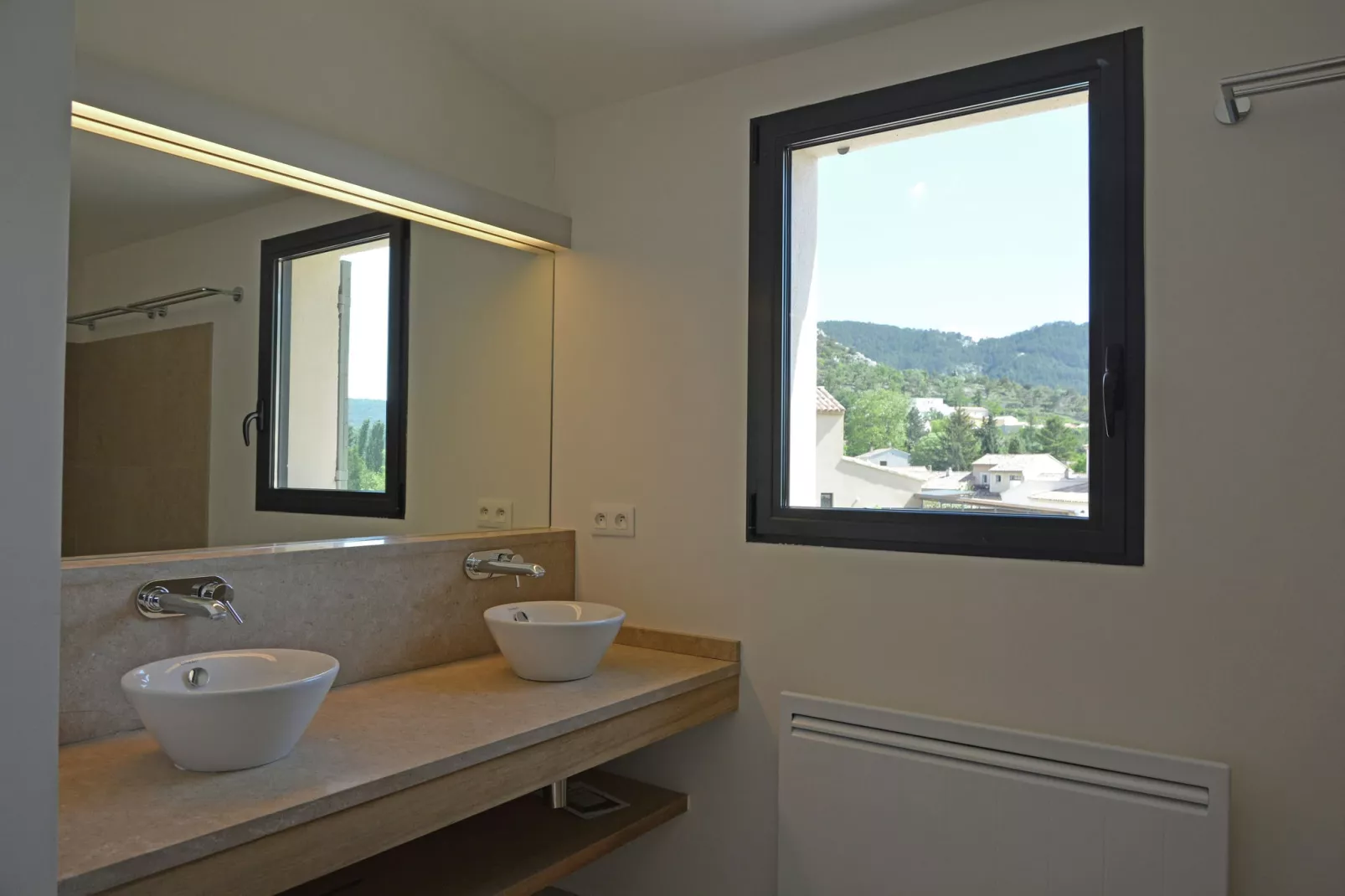 Les Collines-Bathroom