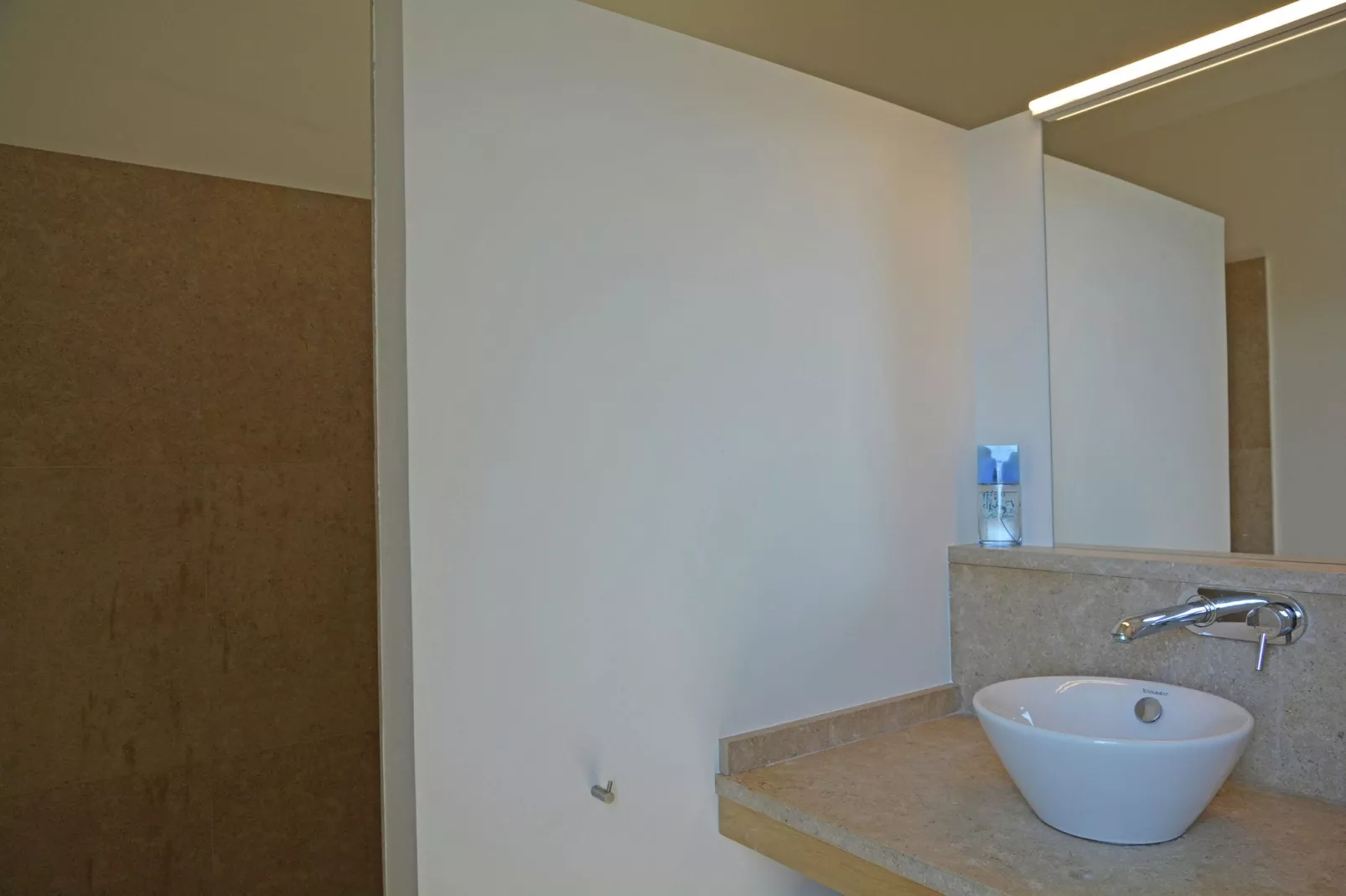 Les Collines-Bathroom