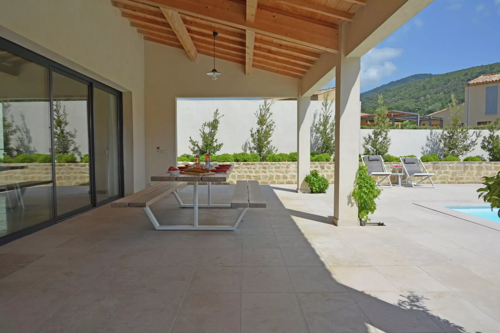 Les Collines-Terrace balcony