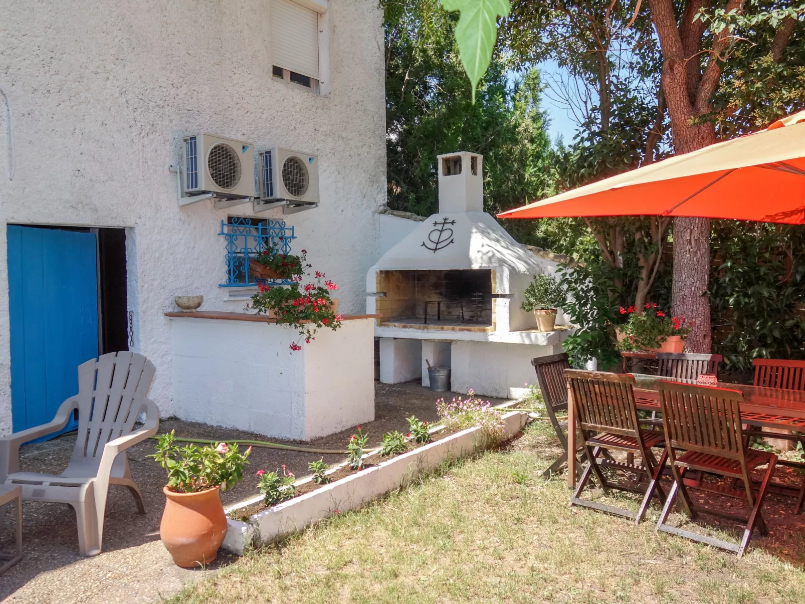 La maison d'Adélaïde-Outside
