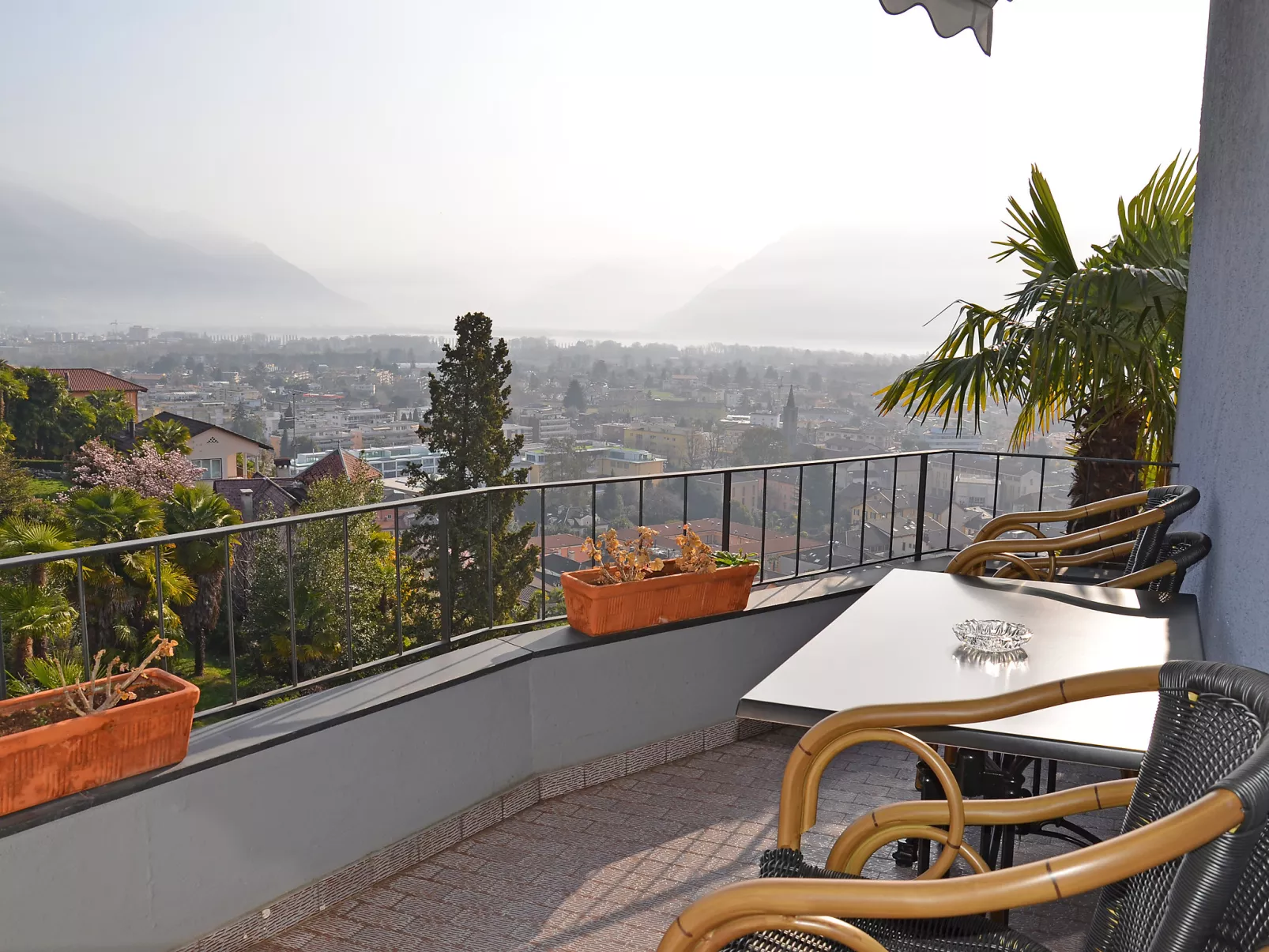 Suite Modern-Outside