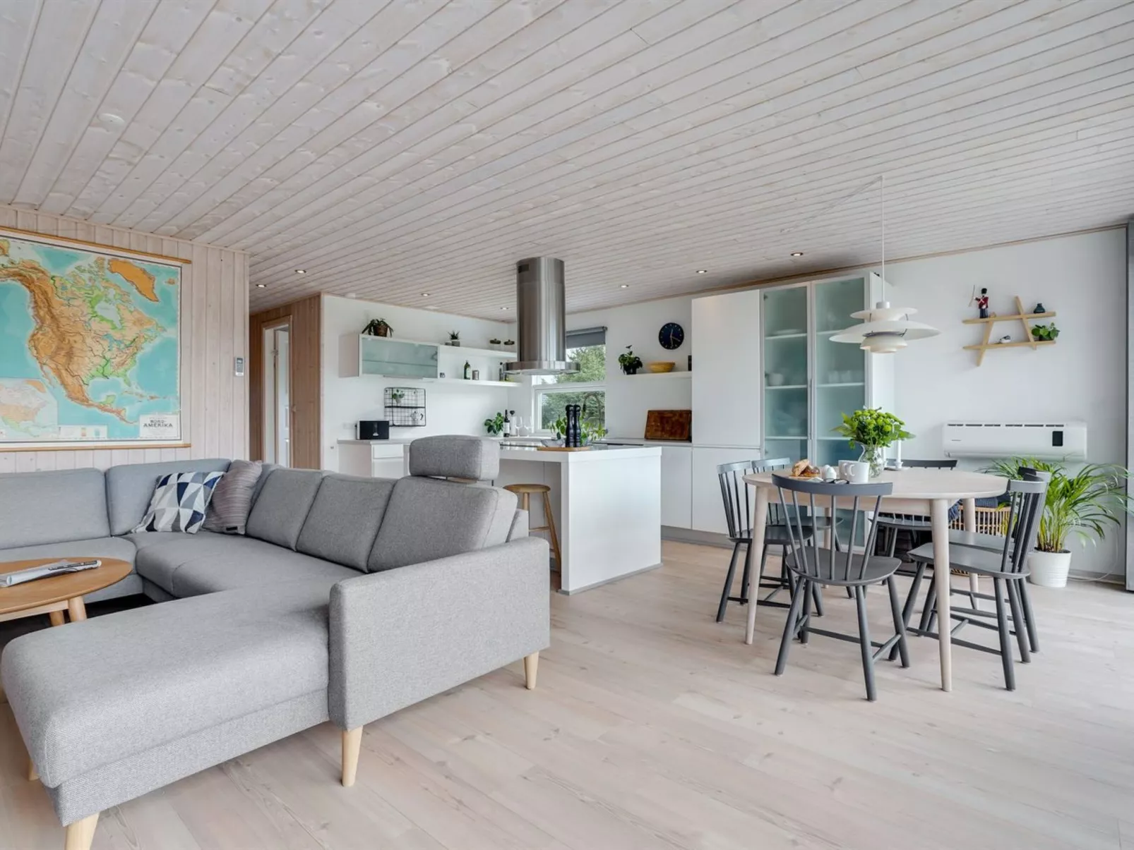 "Ingiald" - 600m from the sea-Inside
