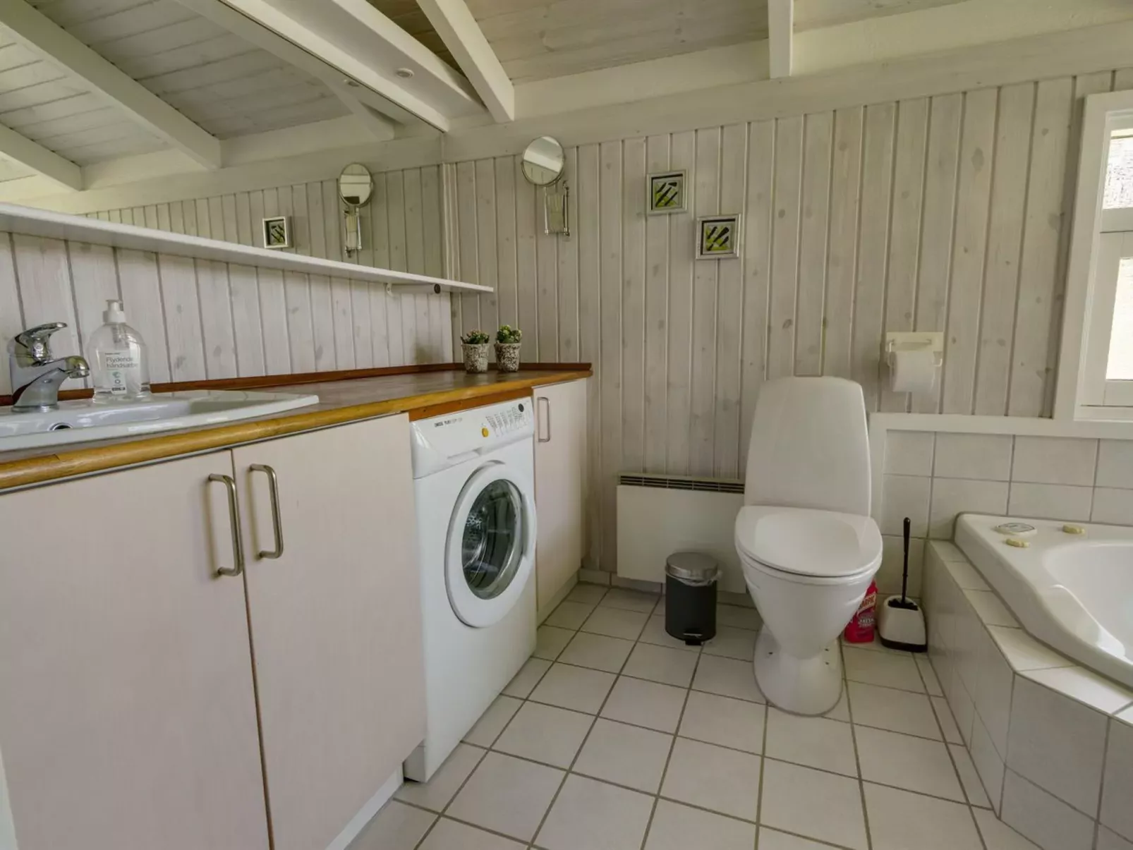 "Nafne" - 500m from the sea-Inside