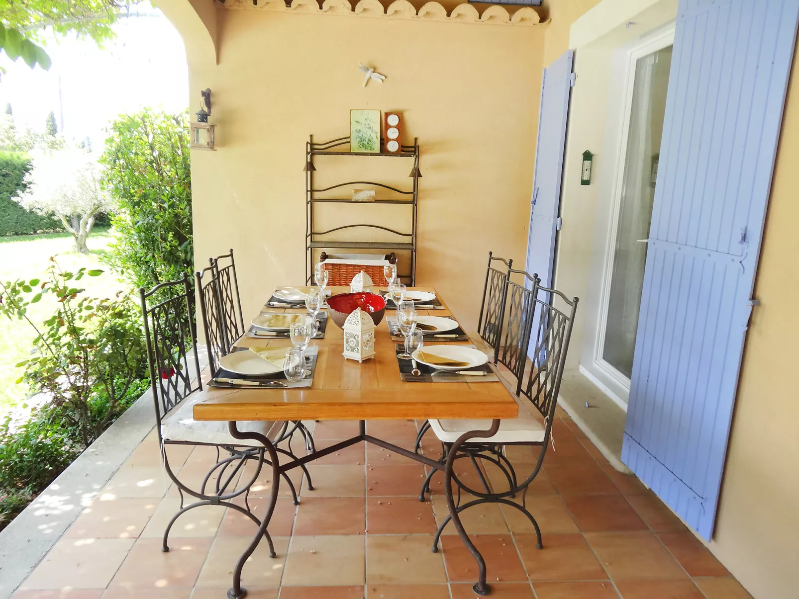Le Bouloulou-Outside