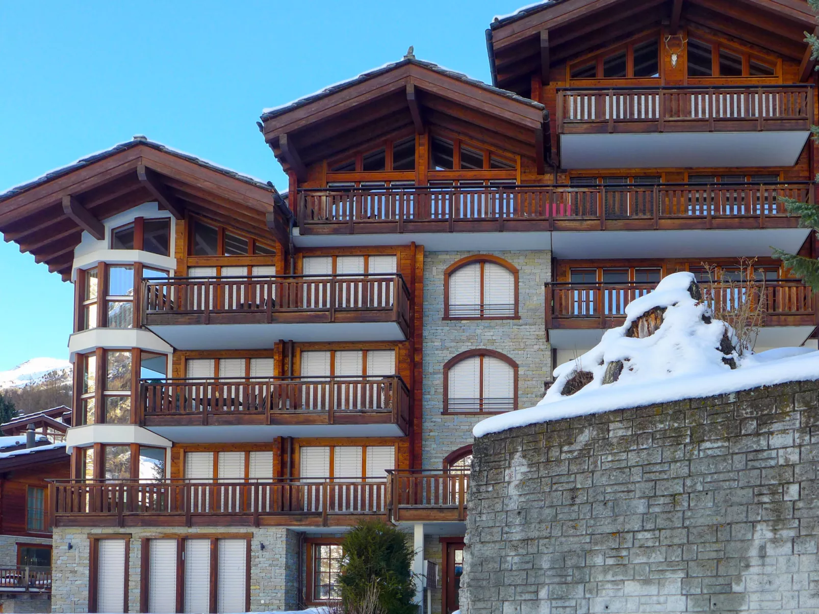 Shangri La-Outside