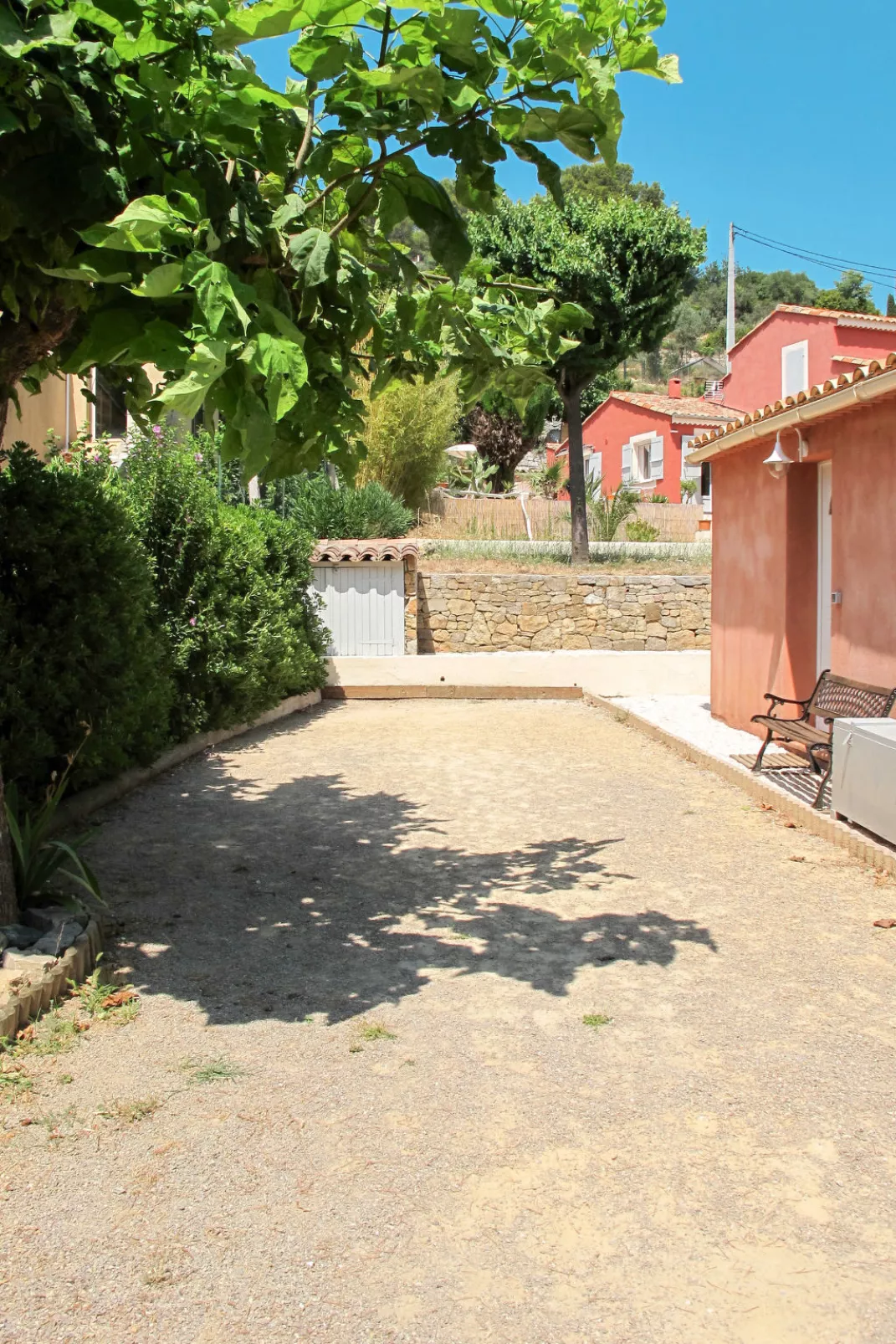 Le Cabanon-Outside