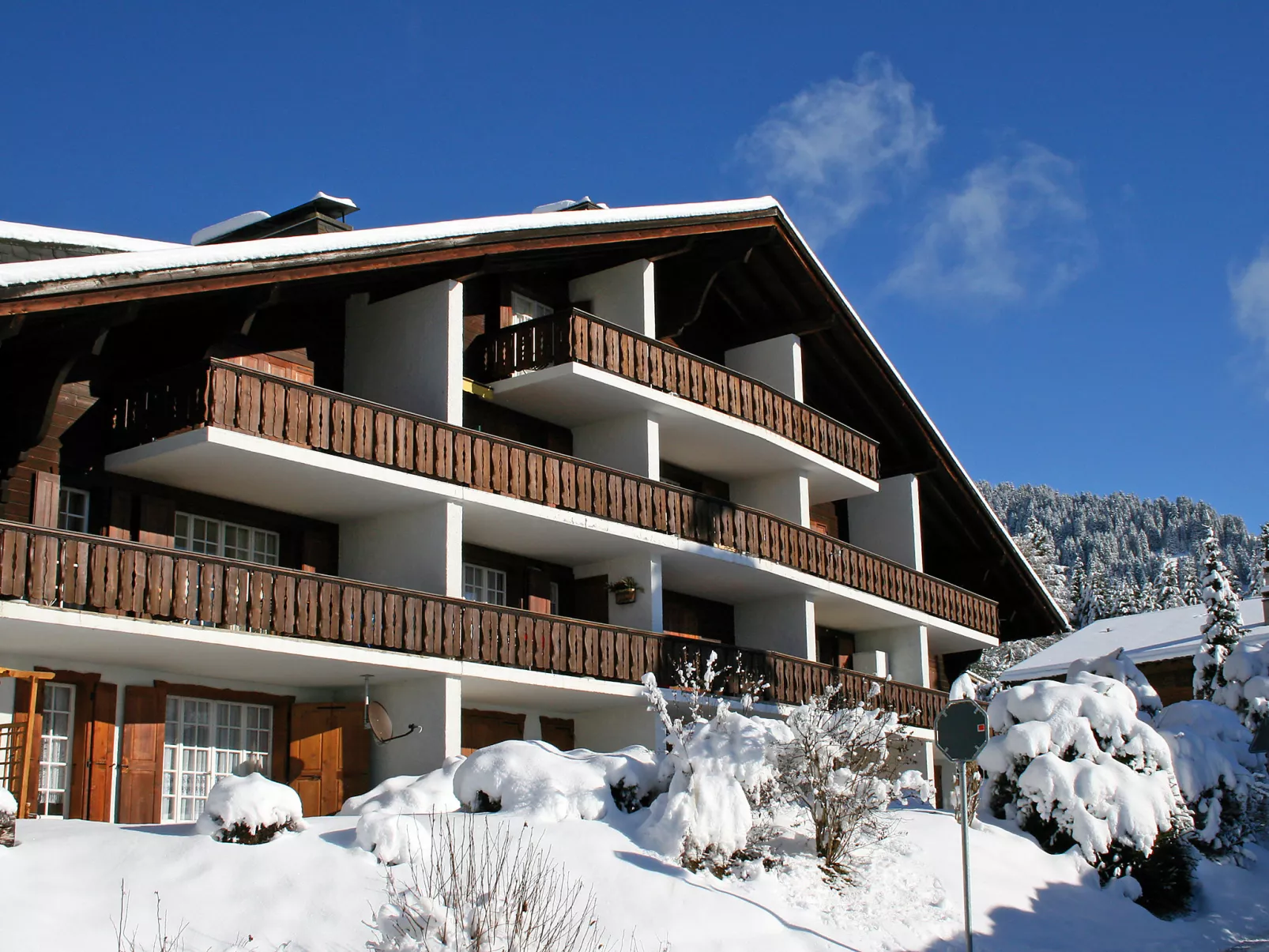 Le Mont Blanc 2-Outside