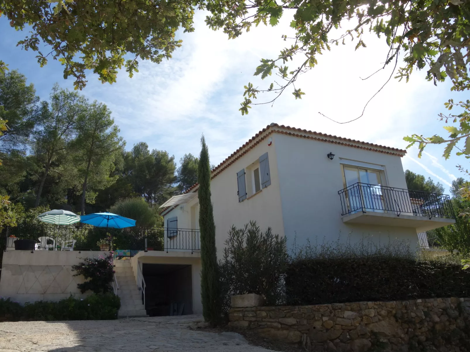 La Campagne-Outside