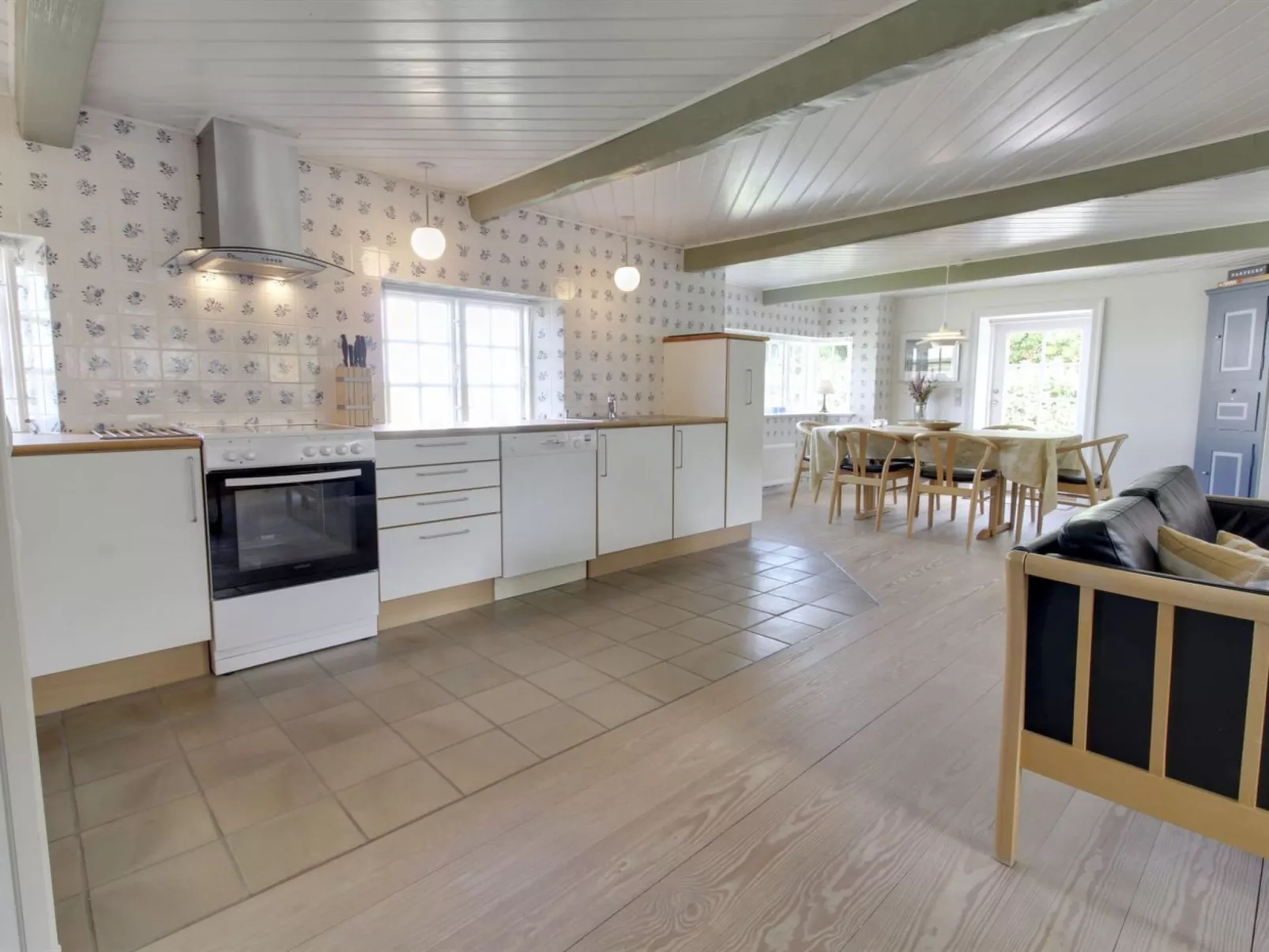 "Ingulf" - 18km from the sea-Inside