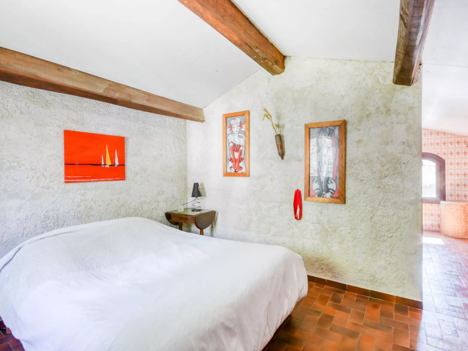 Les Baux Rouges-Inside