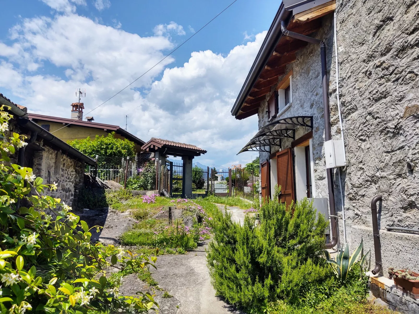 Monastero-Outside