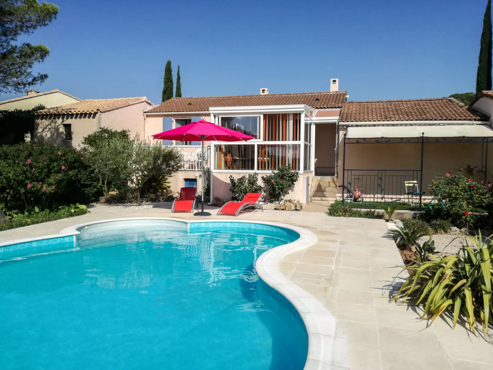 Les Hauts de Palayson-Outside